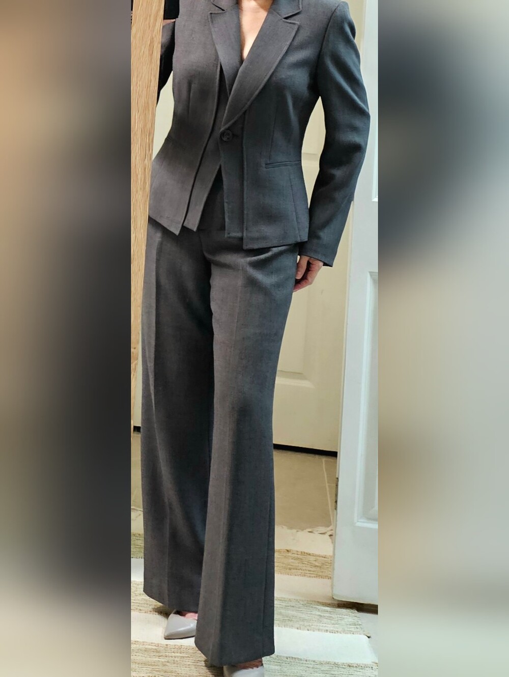 Tahari 2 Piece Grey Pant Suit